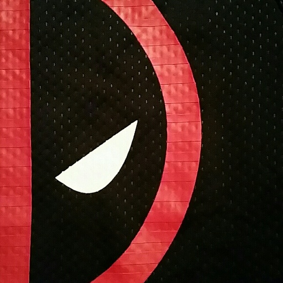 NEW! Marvel Deadpool Black Hoodie - SUPER SOFT - Picture 3 of 3